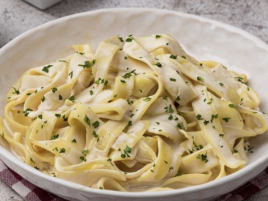 Pasta Salsa Blanca y Camarones